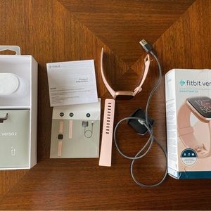 Fitbit Versa 2 smartwatch. Petal/Copper Rose Aluminum. EUC